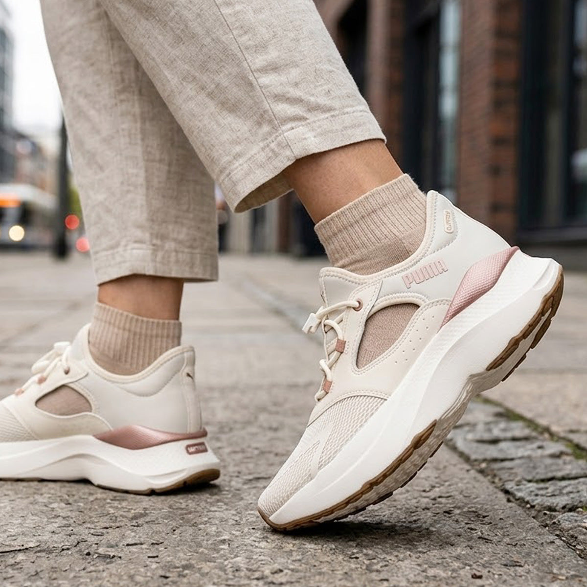 プーマ ソフトライド シューズ レディース ブランド スニーカー PUMA イーズイン 立ったまま履ける 白 黒 313770 ブラック ホワイト ピンク かわいい 大きいサイズ 有 スポーツ おしゃれ
