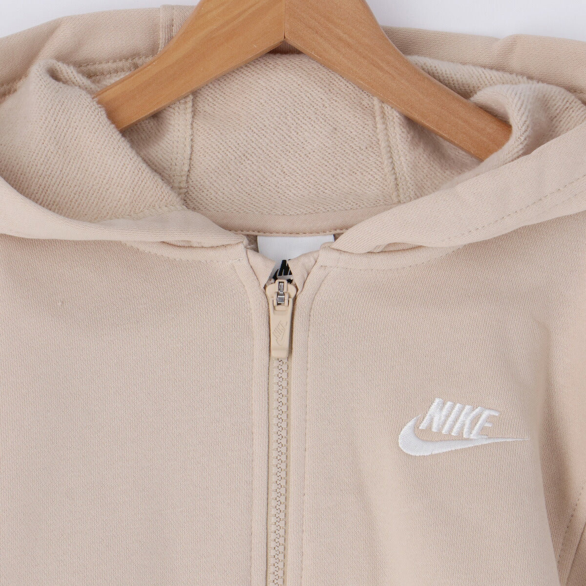 ナイキ パーカー スウェット フーディ クラブ FT フルジップ スウェットパーカー ジュニア ブランド NIKE 裏毛 綿混 FD3017 126 薄茶色 ベージュ 新作 男 女の子 キッズ