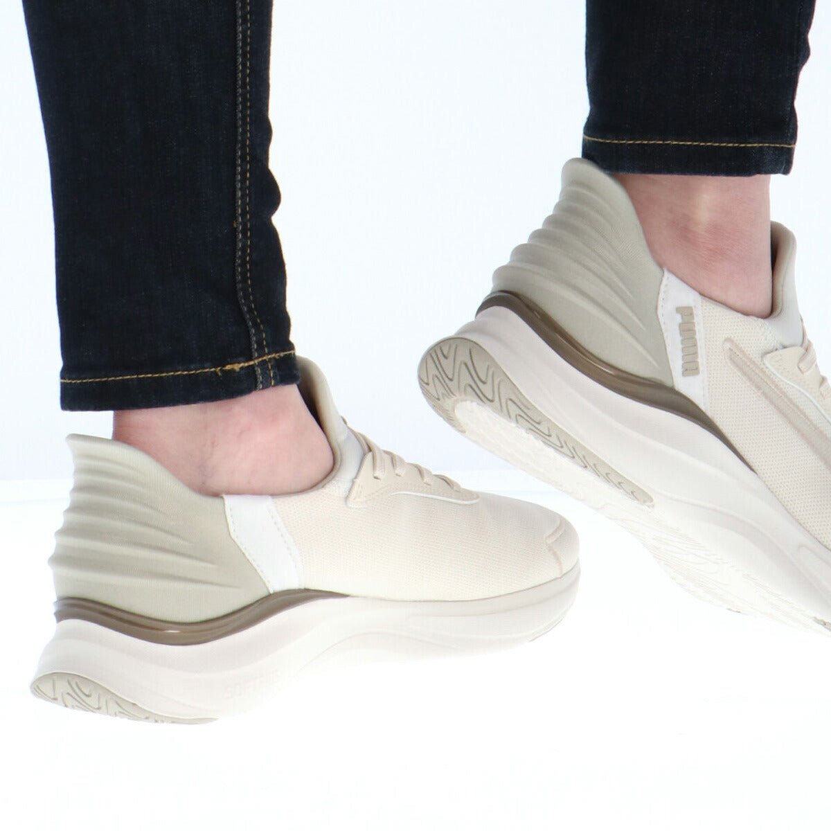 プーマ イーズイン ソフトライド シューズ レディース ブランド ランニングシューズ ウォーキングシューズ ランニング マラソン スニーカー PUMA ハンズフリー クッション性 手を使わず履ける 履きやすい 高齢者 ウォーキング ジョギングシューズ 黒 白 ランシュー 312671 あす楽 SALE セール かわいい 大きいサイズ 有 スポーツ おしゃれ - 【公式】限定ジャージのタケスポ（Limited jersey takespo）