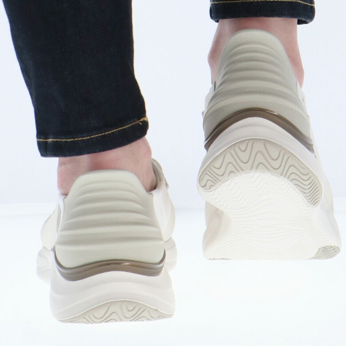 プーマ イーズイン ソフトライド シューズ レディース ブランド ランニングシューズ ウォーキングシューズ ランニング マラソン スニーカー PUMA ハンズフリー クッション性 手を使わず履ける 履きやすい 高齢者 ウォーキング ジョギングシューズ 黒 白 ランシュー 312671 あす楽 SALE セール かわいい 大きいサイズ 有 スポーツ おしゃれ - 【公式】限定ジャージのタケスポ（Limited jersey takespo）