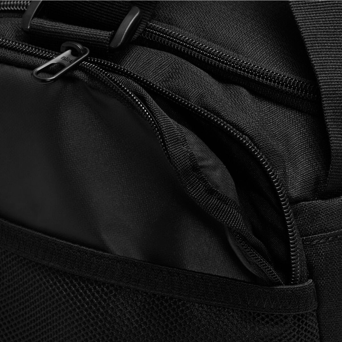 ナイキ バッグ メンズ レディース ブランド カバン バック ボストン ダッフルバッグ ジム 25L 小さめ XS 軽量 ブラジリア 黒 ブラック NIKE DM3977 スポーツ おしゃれ 新作 - 【公式】限定ジャージのタケスポ（Limited jersey takespo）