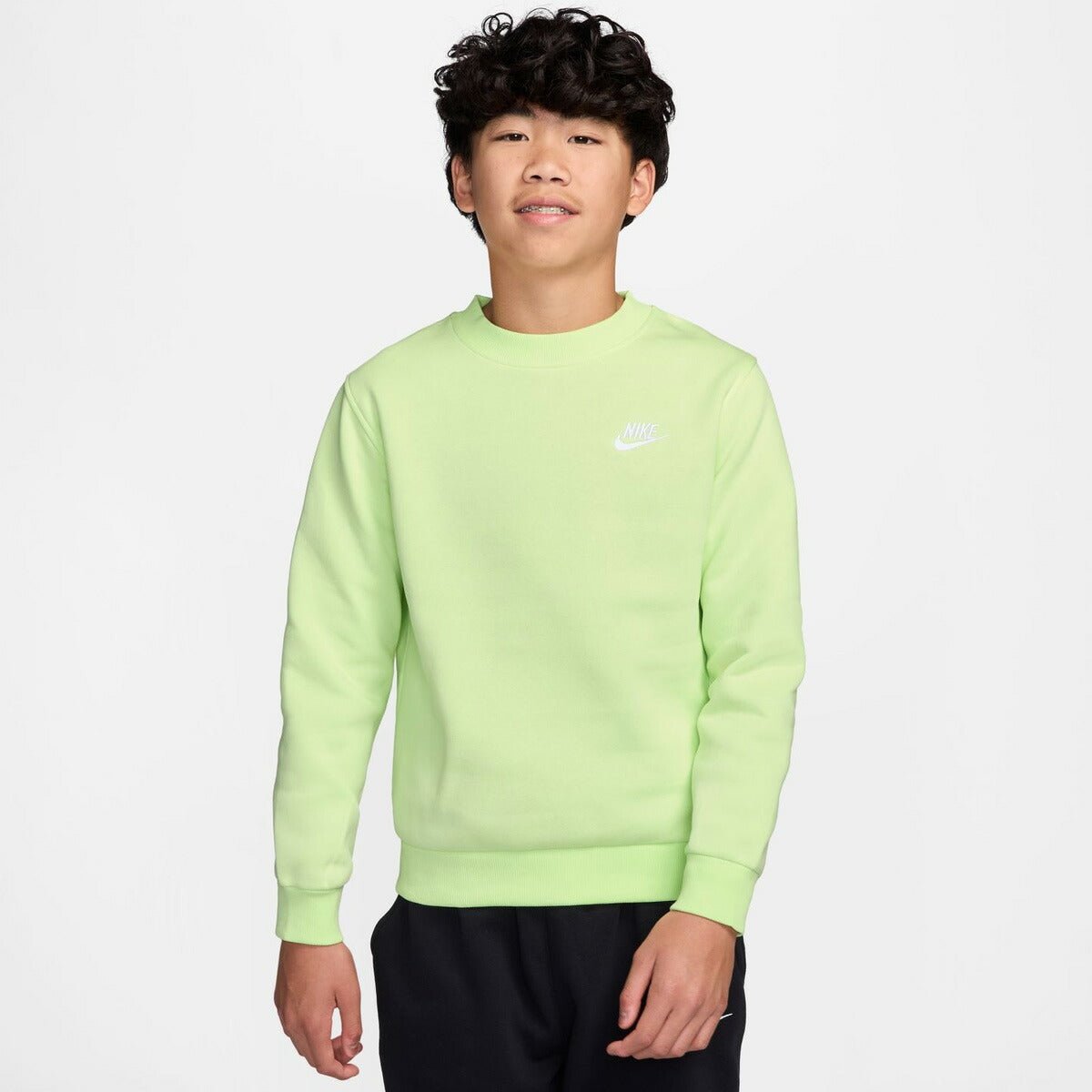 ナイキ トレーナー スウェット クラブ フリース スウェットシャツ ジュニア ブランド クルーネック NIKE 裏起毛 綿混 ワンポイント FD3006 360 緑 グリーン 新作 男 女の子 キッズ スポーツウェア トレーニングウェア スポーツ おしゃれ - 【公式】限定ジャージのタケスポ（Limited jersey takespo）