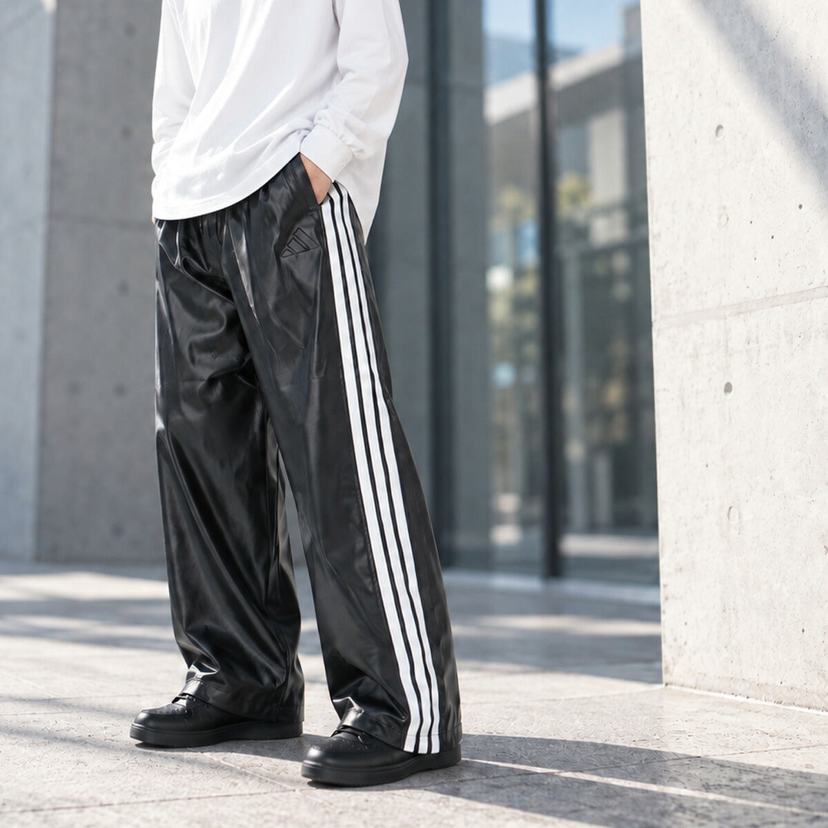 アディダス ジャージ上下 ジャージ 上下 セットアップ メンズ ブランド adidas 合成皮革 フェイクレザー黒 裏付き サイドライン 3ストライプス スリーストライプス HL312 ブラック 上下セット