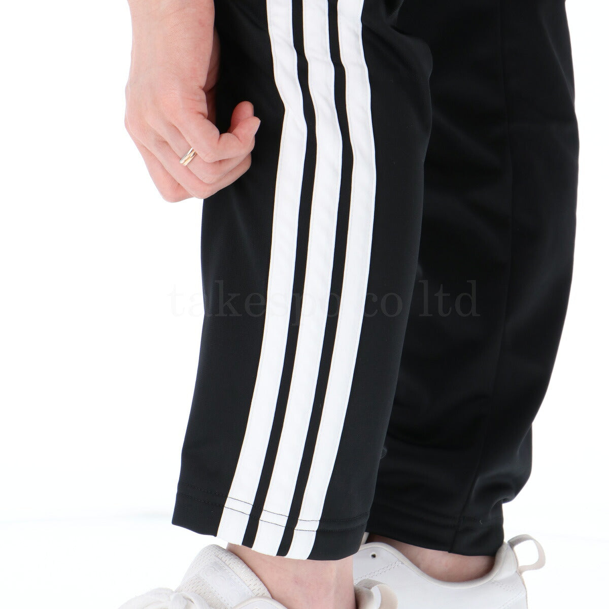 アディダス ジャージ上下 エッセンシャルス ジャージ 上下 セットアップ レディース ブランド adidas フルジップ トラックスーツ 黒 3ストライプス スリーストライプス サイドライン 裏トリコット 起毛 KWS03