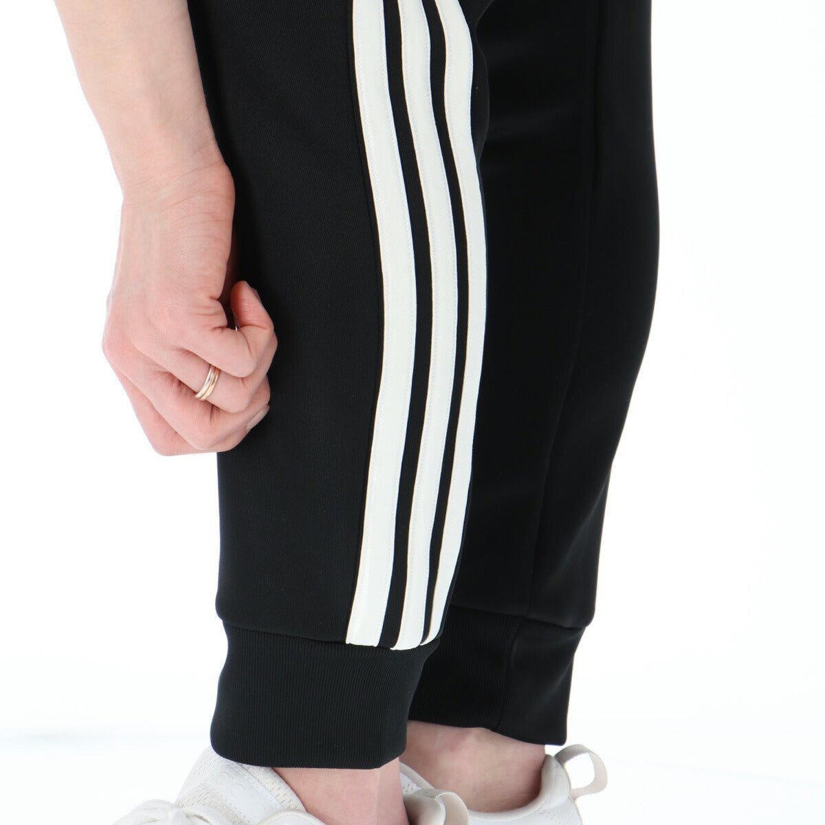 ジャージ 下 レディース アディダス ロングパンツ W ACTV クロップド ジョガーパンツ ジャージパンツ トレーニング 3ストライプス スリーストライプス トラックパンツ 黒 ブランド adidas TY008 新作 かわいい 大きいサイズ 有 ボトムス ウォーキング ウェア スポーツウェア トレーニングウェア スポーツ おしゃれ - 【公式】限定ジャージのタケスポ（Limited jersey takespo）