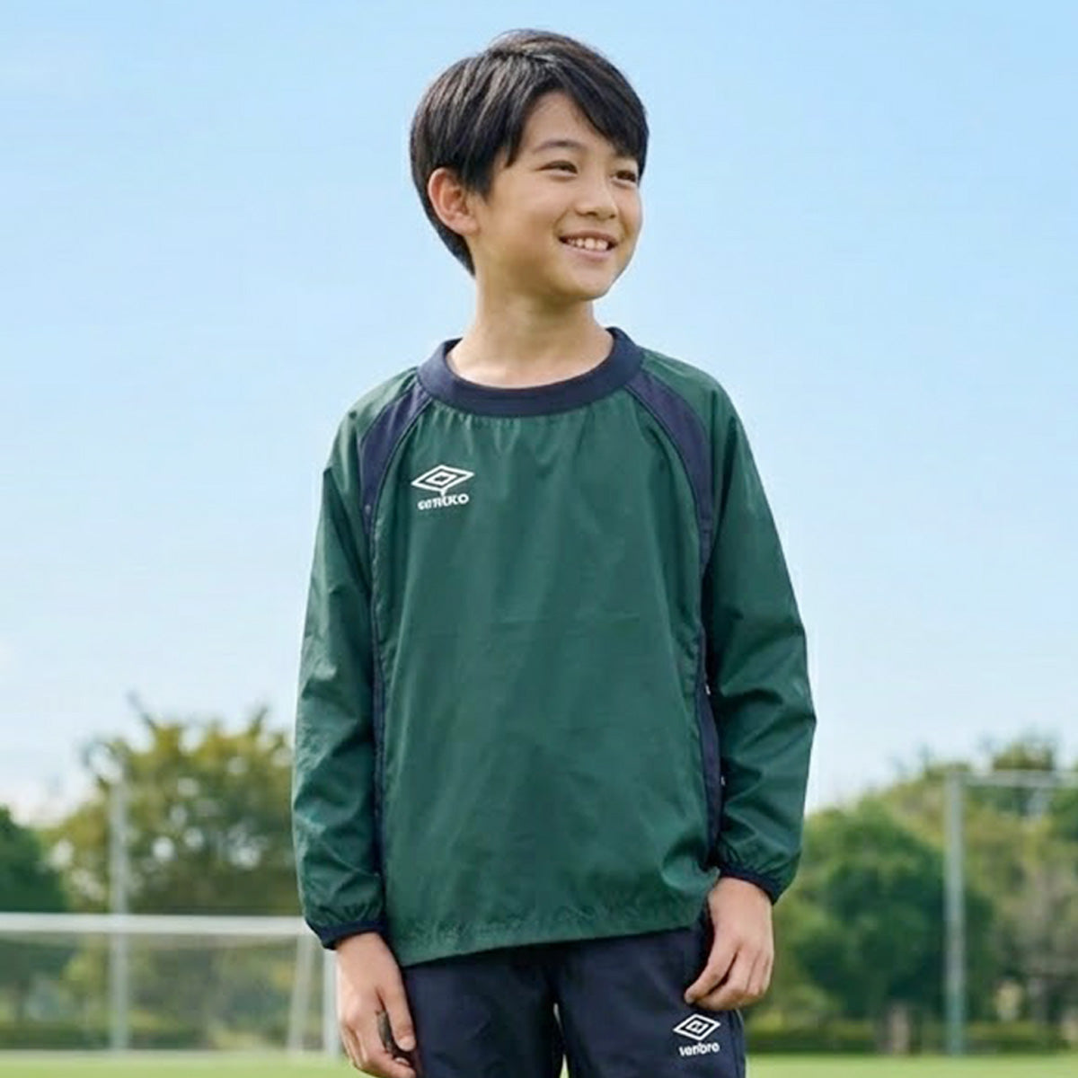 アンブロ チーム ウインドジャケット ジュニア ブランド umbro ピステ はっ水 撥水 防水 黒 サッカー フットサル UF5FWB01JA ブラック ネイビー ブルー グリーン レッド 男 女の子 キッズ