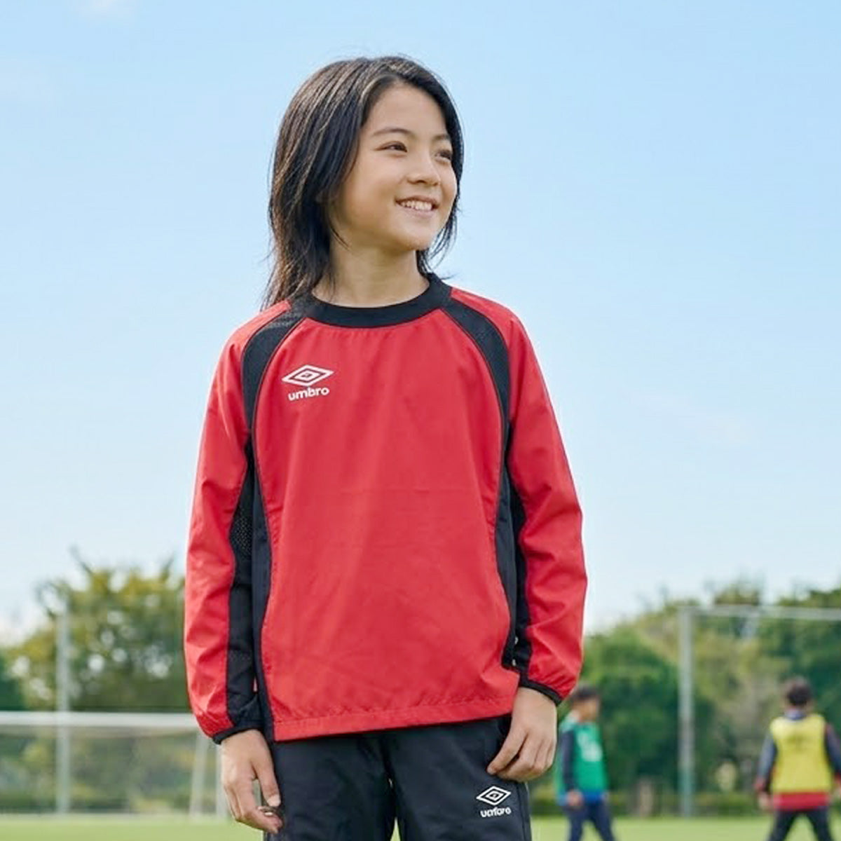 アンブロ チーム ウインドジャケット ジュニア ブランド umbro ピステ はっ水 撥水 防水 黒 サッカー フットサル UF5FWB01JA ブラック ネイビー ブルー グリーン レッド 男 女の子 キッズ