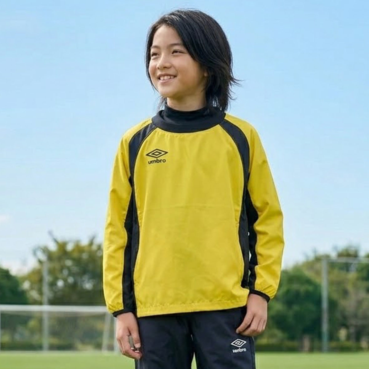 アンブロ チーム ウインドジャケット ジュニア ブランド umbro ピステ はっ水 撥水 防水 黒 サッカー フットサル UF5FWB01JA ブラック ネイビー ブルー グリーン レッド 男 女の子 キッズ